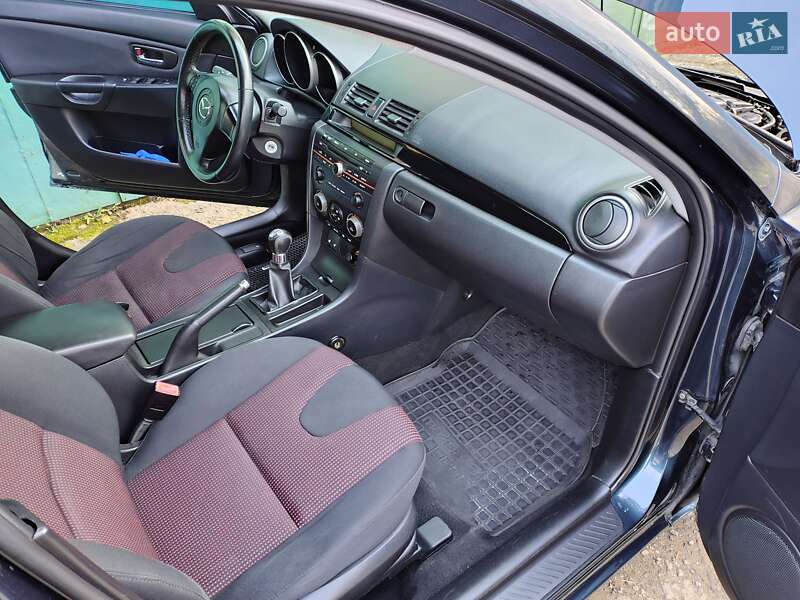 Седан Mazda 3 2006 в Ровно