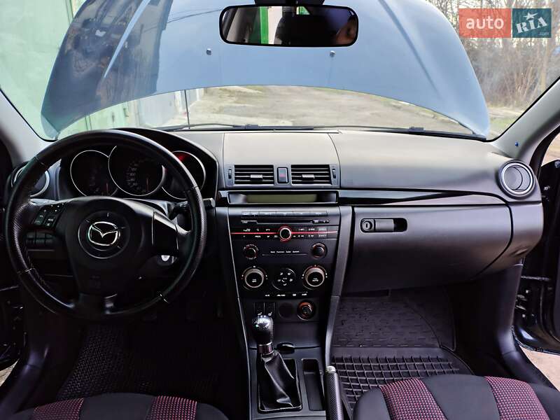 Седан Mazda 3 2006 в Ровно