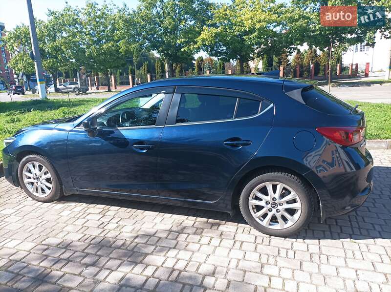 Хэтчбек Mazda 3 2017 в Калуше
