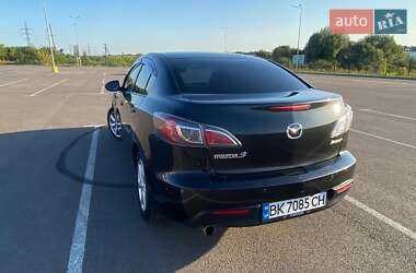 Седан Mazda 3 2010 в Ровно