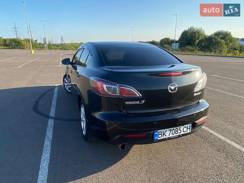 Седан Mazda 3 2010 в Ровно