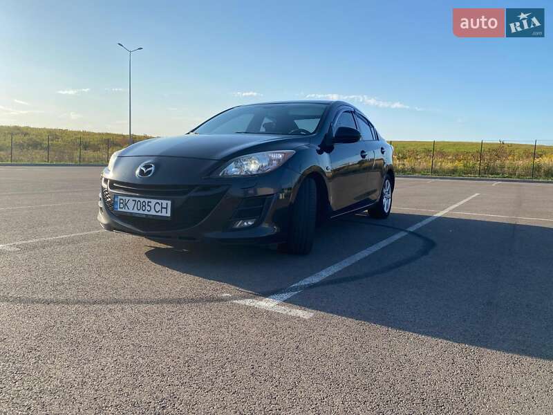 Седан Mazda 3 2010 в Ровно