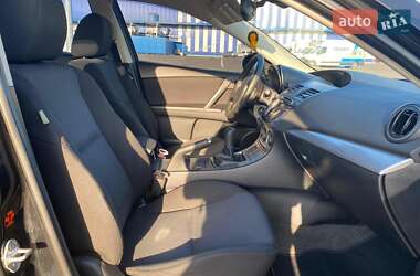 Седан Mazda 3 2010 в Ровно