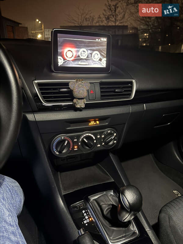 Хетчбек Mazda 3 2015 в Дніпрі