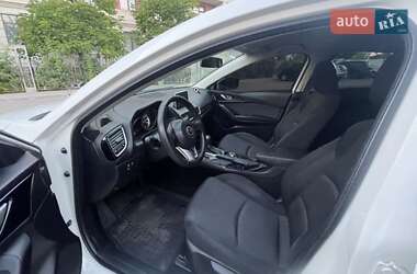 Седан Mazda 3 2015 в Виннице