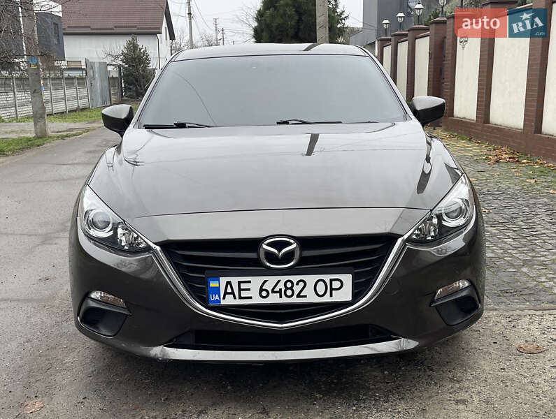 Седан Mazda 3 2016 в Днепре