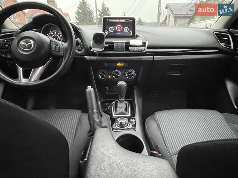 Седан Mazda 3 2016 в Днепре