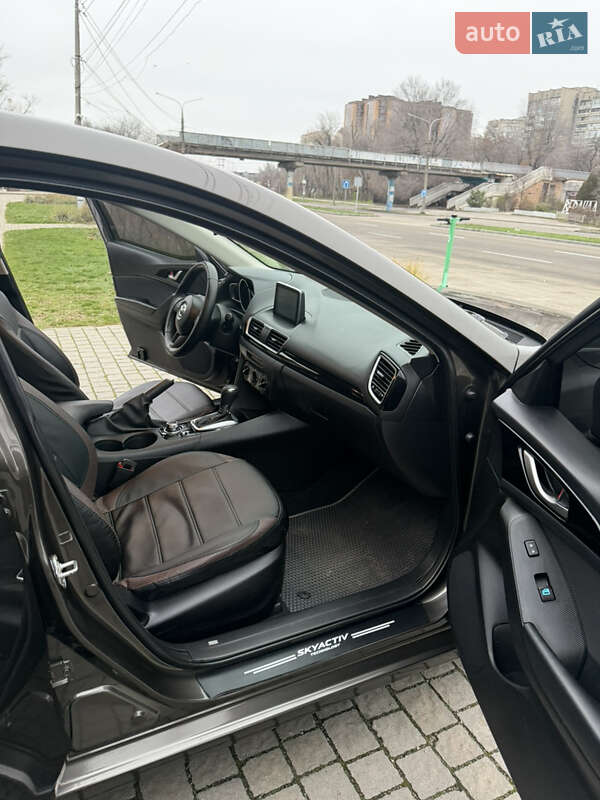 Хэтчбек Mazda 3 2015 в Запорожье