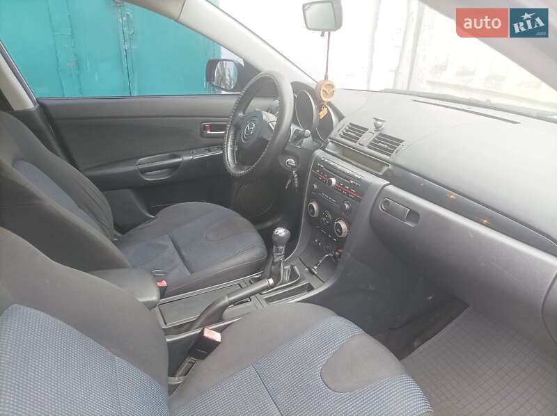 Седан Mazda 3 2004 в Гадячі