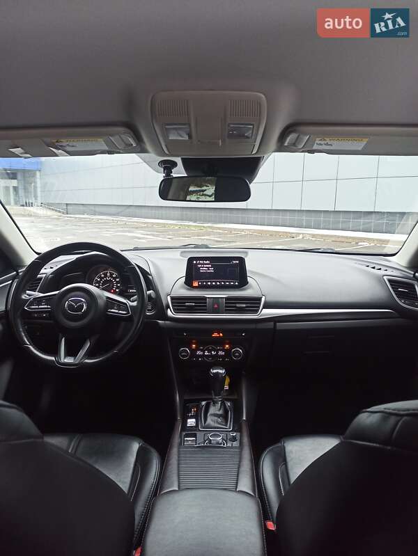 Седан Mazda 3 2018 в Киеве