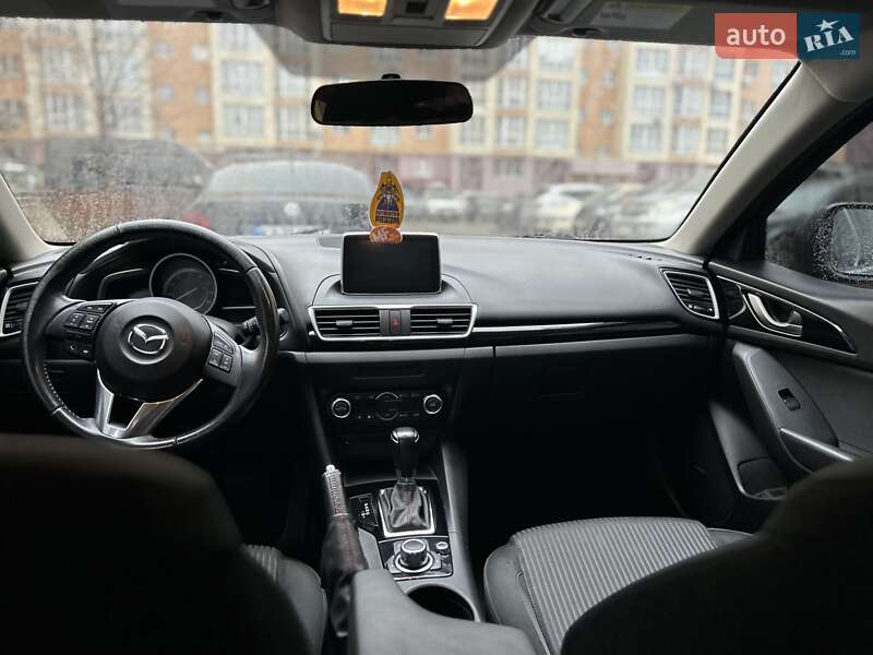 Седан Mazda 3 2015 в Киеве