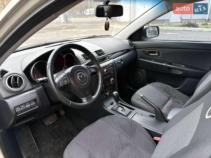 Седан Mazda 3 2005 в Николаеве