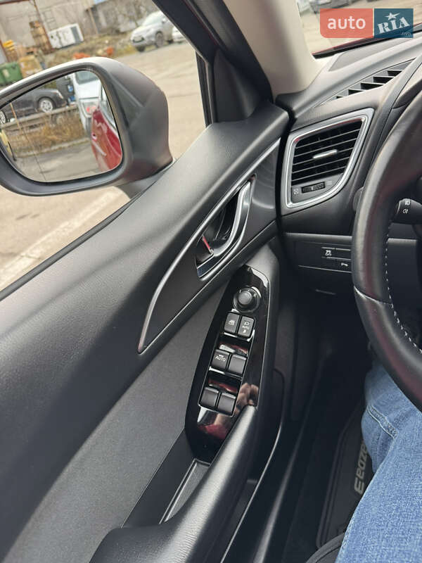Седан Mazda 3 2017 в Львові