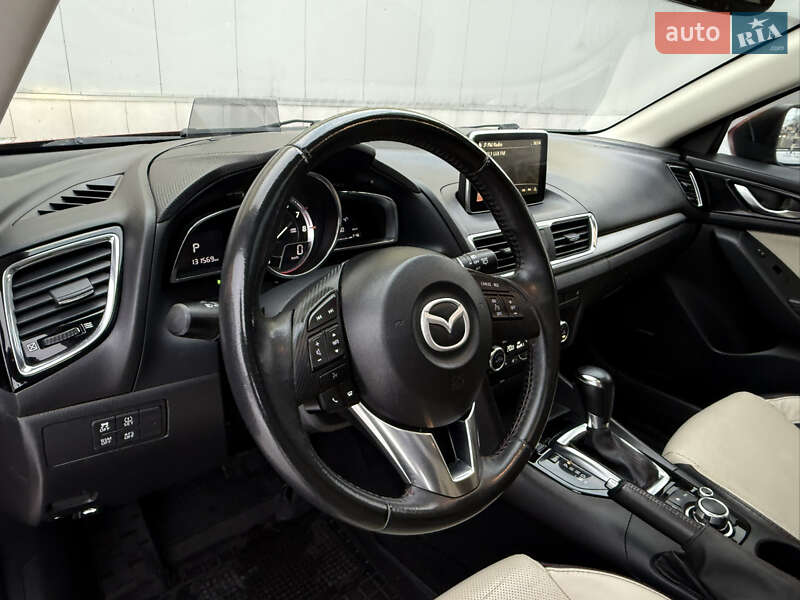 Хэтчбек Mazda 3 2015 в Киеве