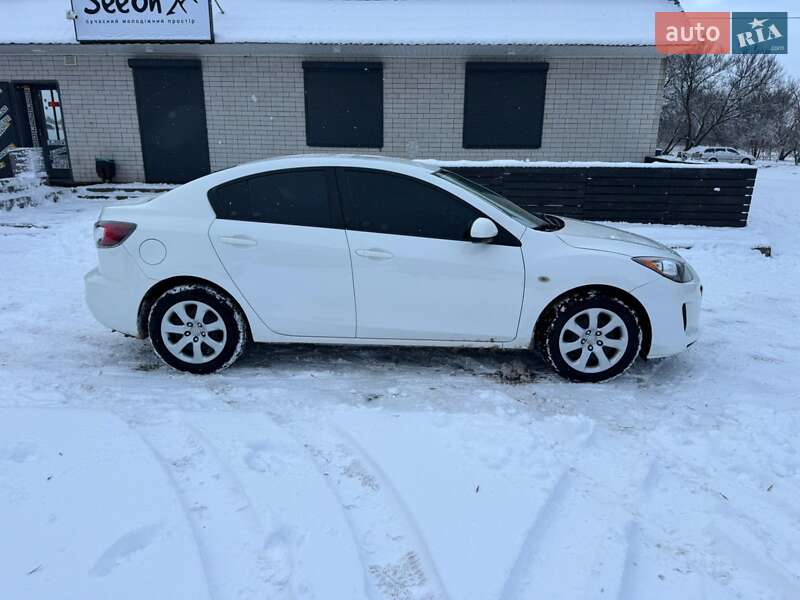 Седан Mazda 3 2013 в Прилуках