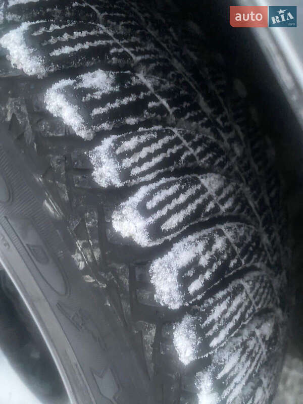 Седан Mazda 3 2012 в Вараше