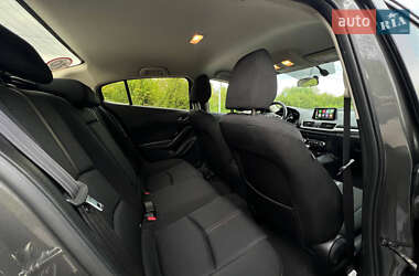 Седан Mazda 3 2017 в Киеве