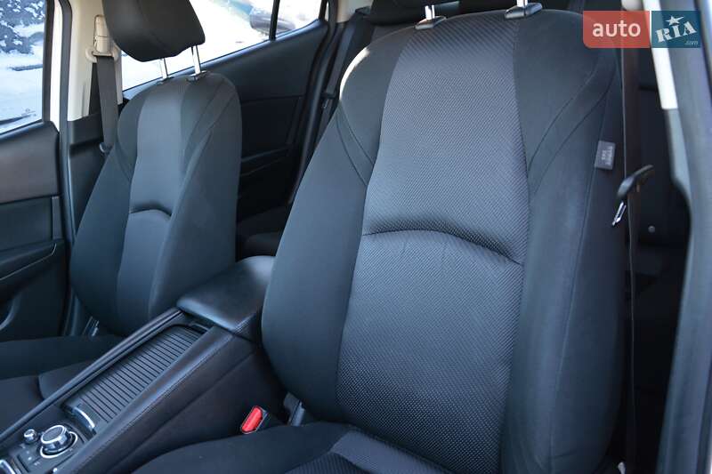 Седан Mazda 3 2017 в Киеве фото 24 Седан Mazda 3 2017 в Киеве
