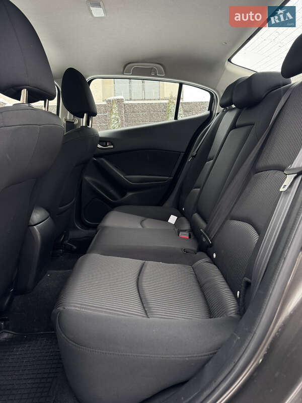 Седан Mazda 3 2015 в Софиевской Борщаговке