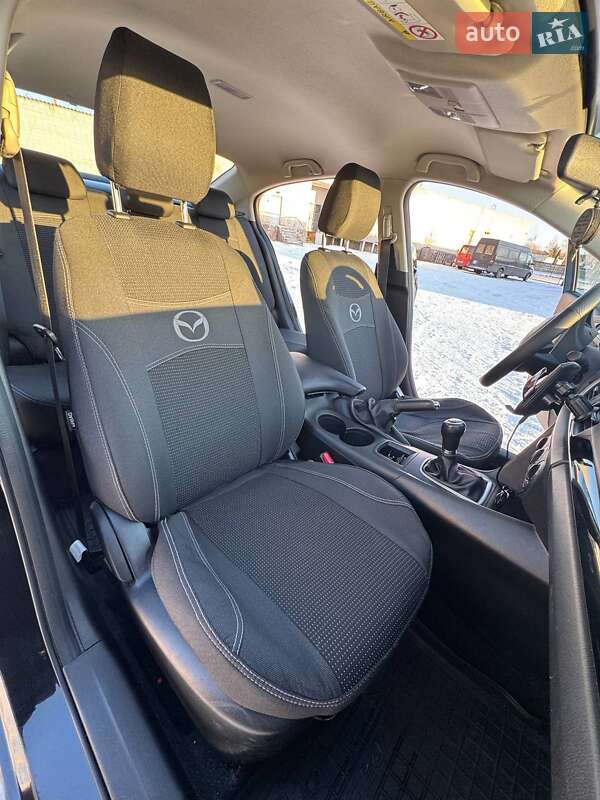 Седан Mazda 3 2014 в Вараше