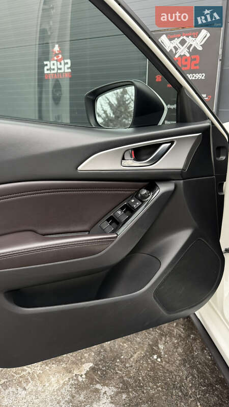 Хэтчбек Mazda 3 2018 в Киеве