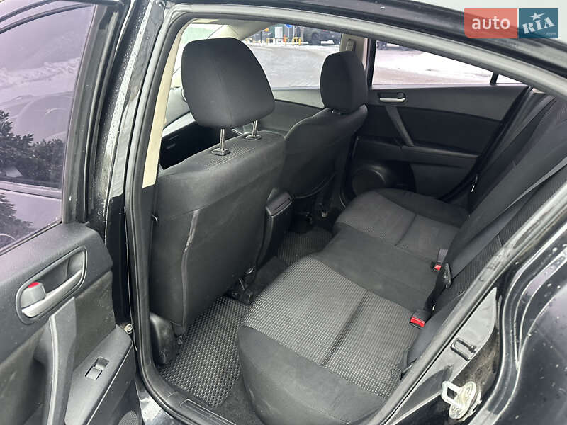 Седан Mazda 3 2012 в Киеве