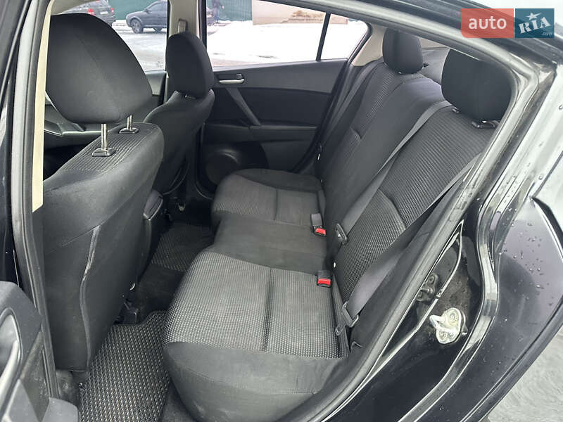 Седан Mazda 3 2012 в Киеве