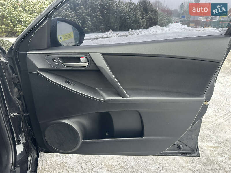 Седан Mazda 3 2012 в Киеве