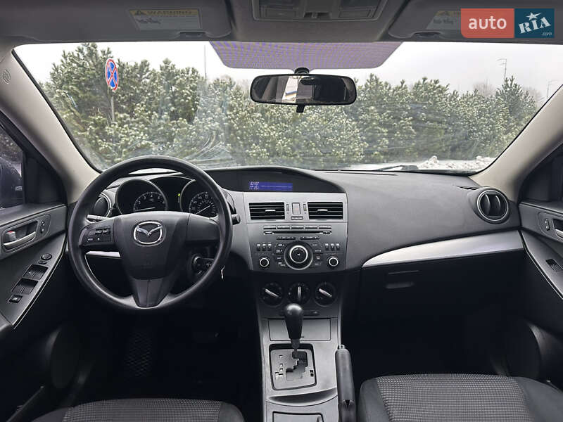 Седан Mazda 3 2012 в Киеве