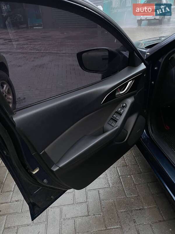 Седан Mazda 3 2015 в Запорожье