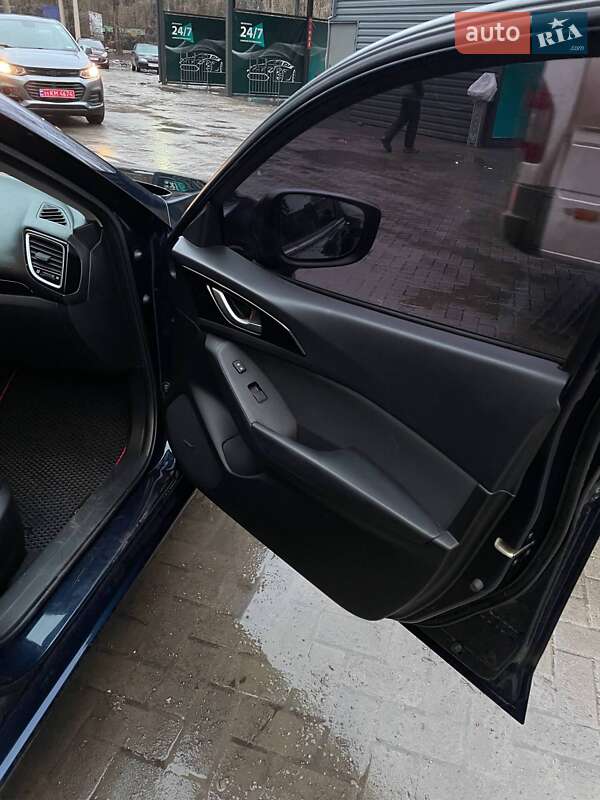 Седан Mazda 3 2015 в Запорожье