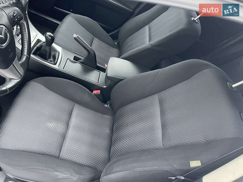 Хэтчбек Mazda 3 2009 в Гнивани