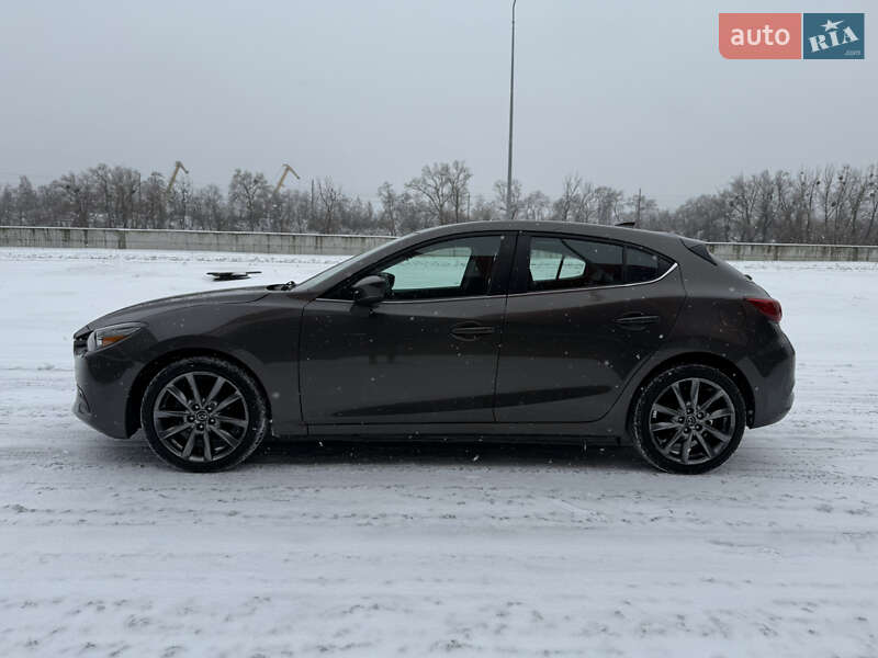 Хэтчбек Mazda 3 2017 в Киеве