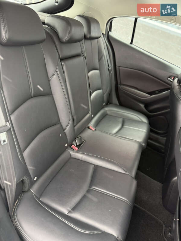 Хэтчбек Mazda 3 2017 в Киеве