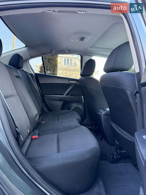 Седан Mazda 3 2011 в Косове