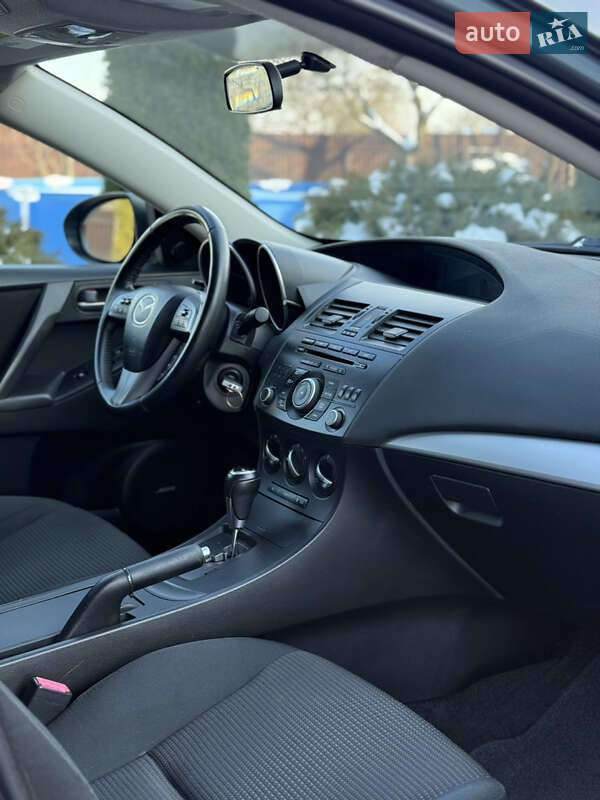 Седан Mazda 3 2011 в Косове