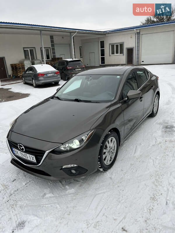 Седан Mazda 3 2016 в Ровно