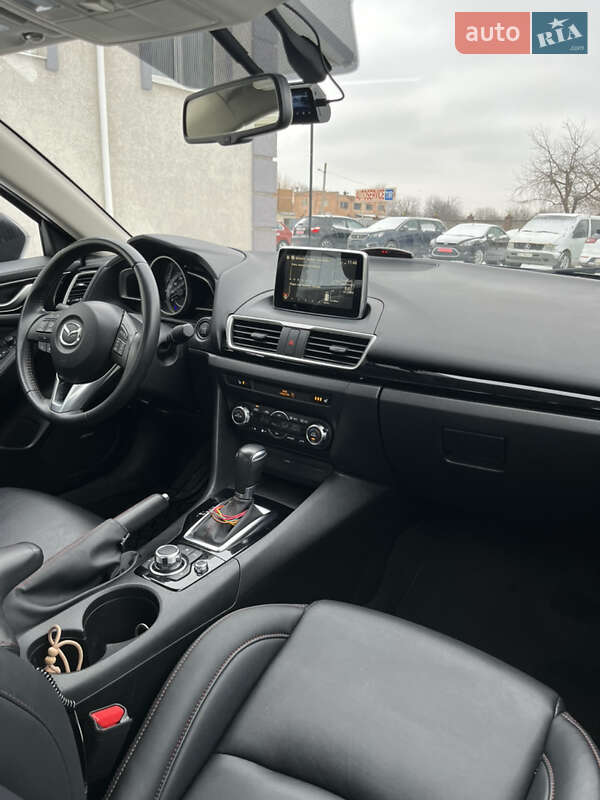 Седан Mazda 3 2016 в Ровно