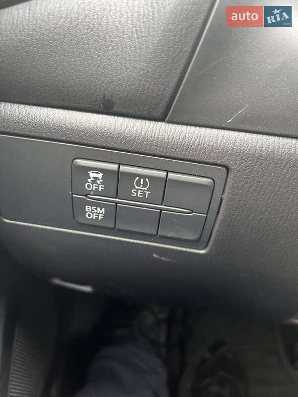 Седан Mazda 3 2016 в Ровно