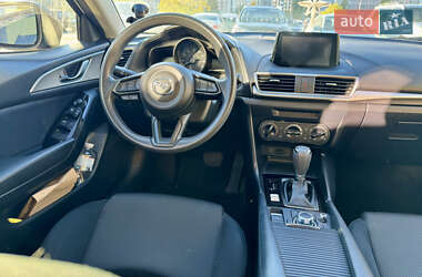 Седан Mazda 3 2017 в Киеве
