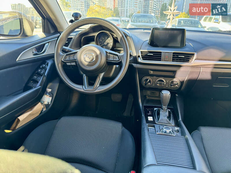 Седан Mazda 3 2017 в Киеве