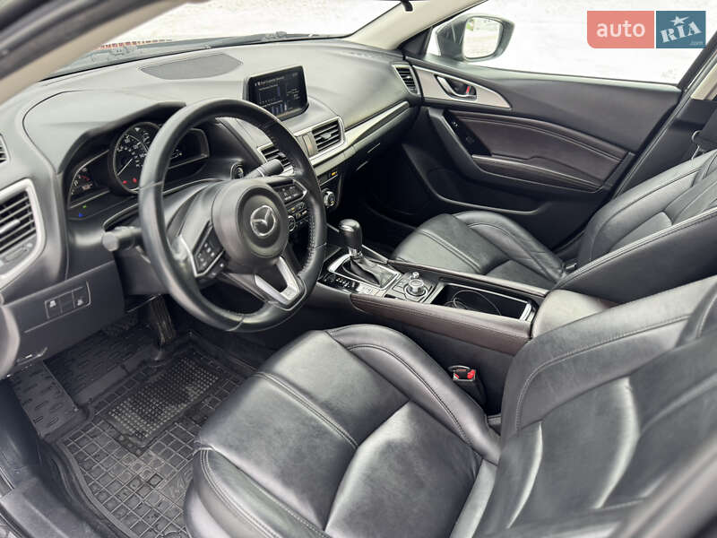 Седан Mazda 3 2018 в Днепре