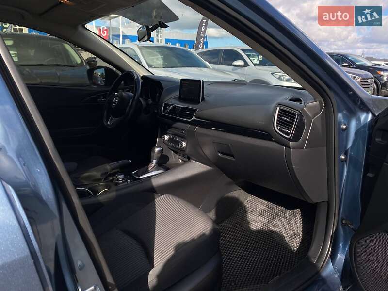 Седан Mazda 3 2014 в Киеве