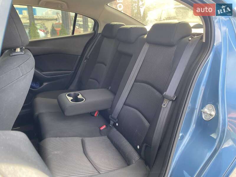 Седан Mazda 3 2014 в Киеве