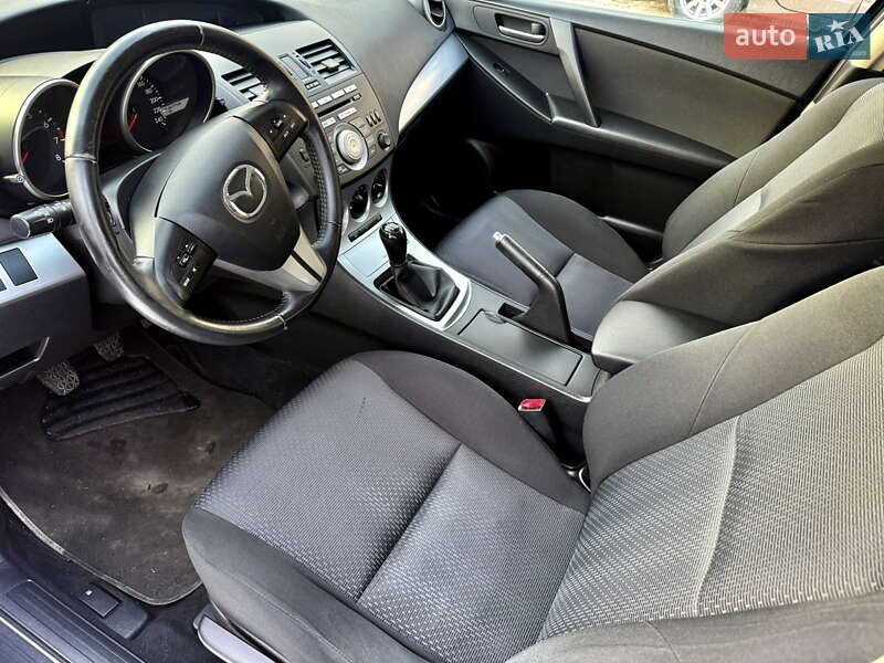 Хэтчбек Mazda 3 2010 в Ровно