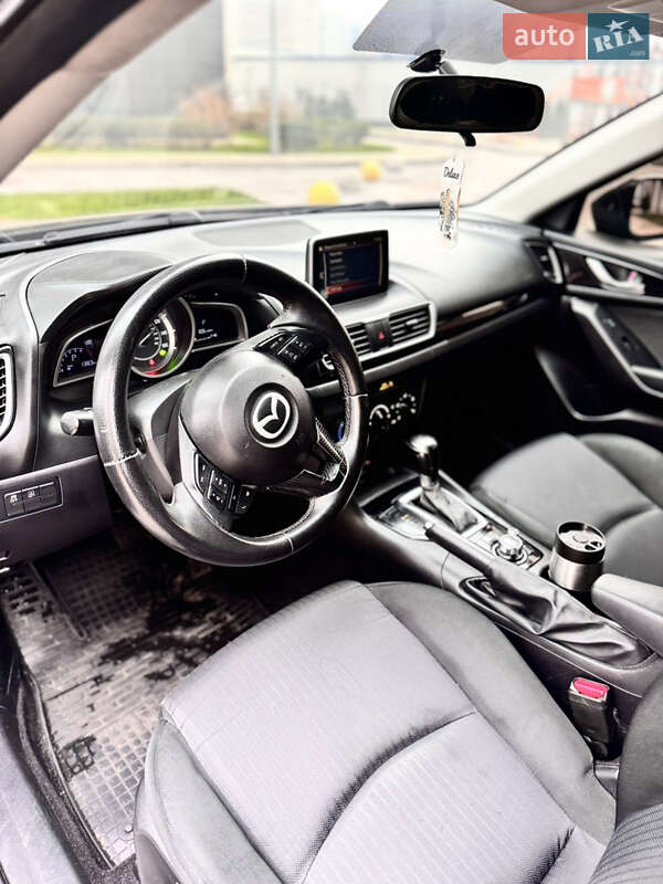 Хэтчбек Mazda 3 2015 в Черновцах
