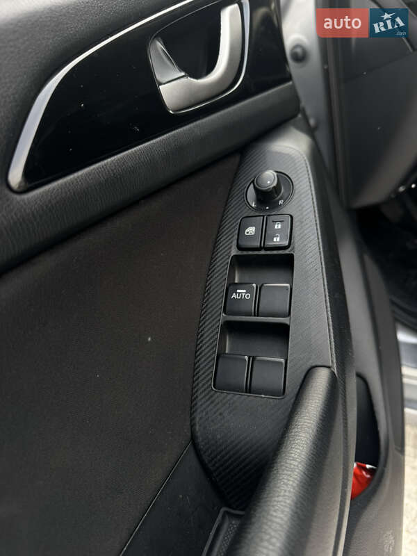 Седан Mazda 3 2015 в Киеве