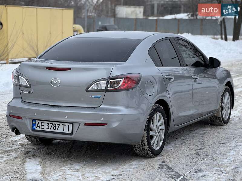 Седан Mazda 3 2012 в Дніпрі