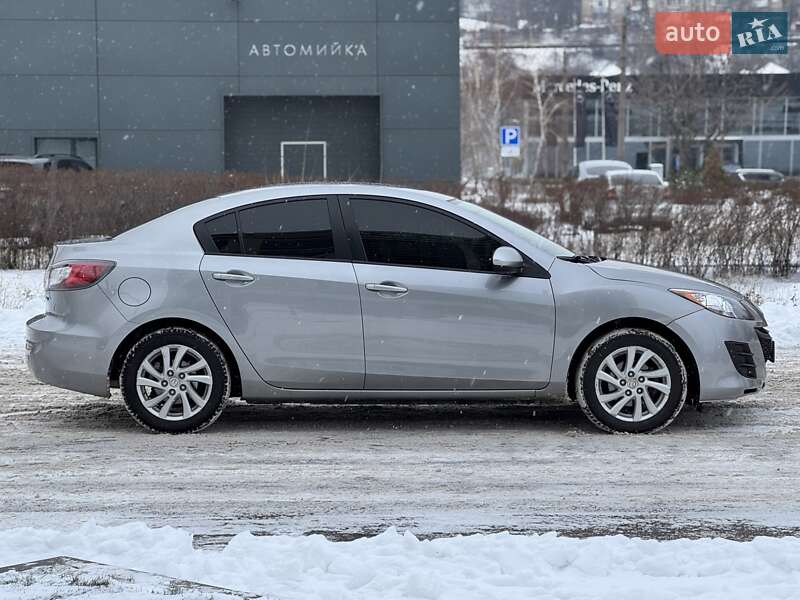 Седан Mazda 3 2012 в Дніпрі