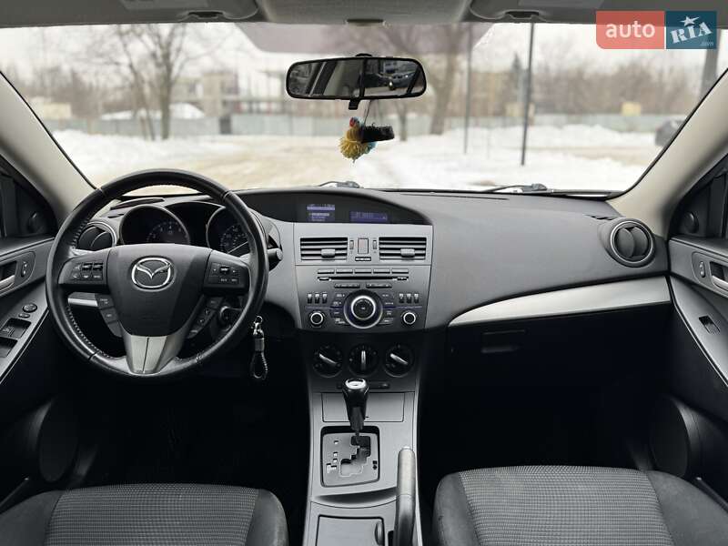 Седан Mazda 3 2012 в Дніпрі